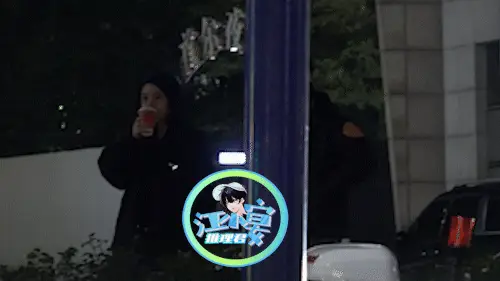 冯绍峰新欢曝光，被疑是周麟嘉，女方紧急否认