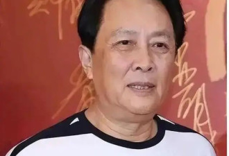 72岁唐国强最新照片曝光，面容憔悴，步履蹒跚让人心疼不已