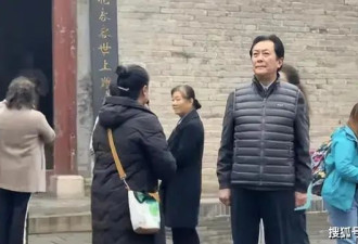 72岁唐国强最新照片曝光，面容憔悴，步履蹒跚让人心疼不已