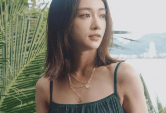 吴谨言新婚2个月挺孕肚与丈夫逛街，两人手牵手热聊