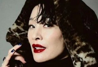 陈冲时尚大片封神！湿发配豹纹显风情万种，63岁女人的容颜天花板