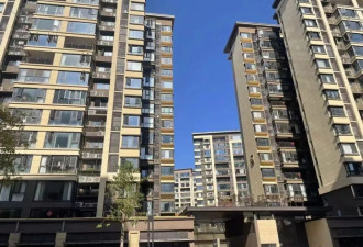 长沙一小区楼栋四周下沉2米多，楼上15层业主心慌慌！