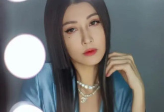 开心！41岁李彩桦酒吧狂欢被靓仔请喝酒，离婚后自认只想谈小鲜肉