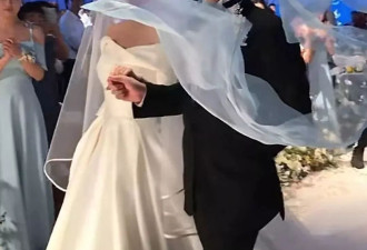 张馨予时隔6年晒求婚视频，何捷单膝跪地送钻戒