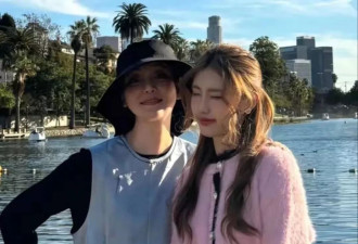 徐帆现身国外陪养女过节，徐朵穿露脐装俏皮可爱