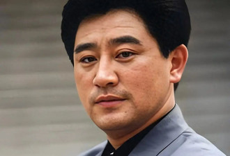央视主持人宫柏超：高考落榜后在中巴车上卖票