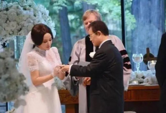 刘晓庆婚纱照意外流出！冻龄容颜惊艳众人，这哪是70多岁的样子？