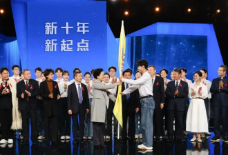 彭丽媛出席2024年“世界艾滋病日”主题宣传活动