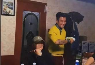 61岁孙兴开面馆谋生，苍老得让人不敢认