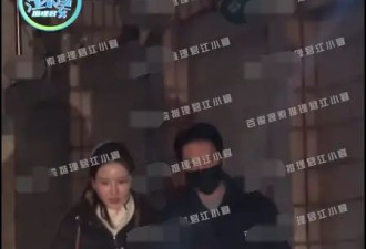 曝冯绍峰与新女友十指紧扣 路上热聊氛围甜蜜