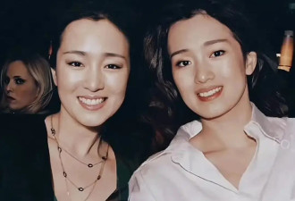 巩俐和替身合照曝光，俩人几乎一模一样？！这谁能分得清谁是本尊？