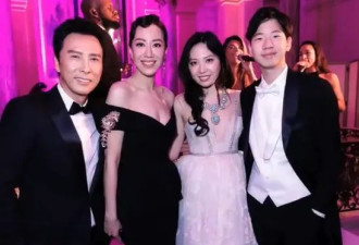 巴黎名媛舞会，修身礼服裙“裹身”的张艺谋妻子