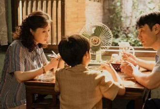 一婚让郝蕾“倒贴”，二婚娶小10岁师妹，他凭什么？