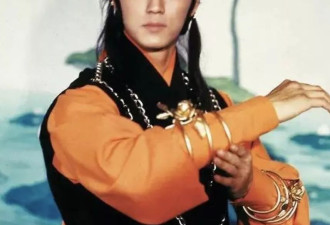 花期长和花期短的男星对比，有人30多颜值就坍塌