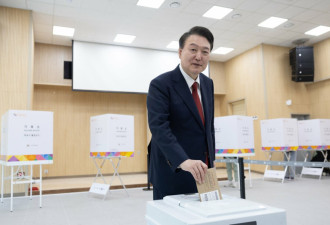 众判亲离的尹锡悦：紧急戒严重演 下台已成定局？