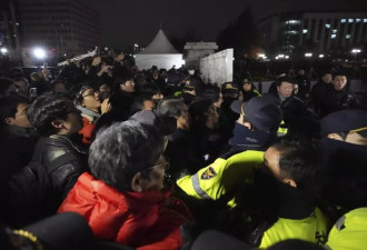 韩国戒严：国会关闭爆激烈冲突 直升机呼啸而过