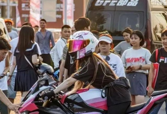 又一位19岁机车女网红因车祸去世，现场画面惨烈