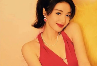 王楚然写真露出事业线大长腿！她肤白貌美性感火辣