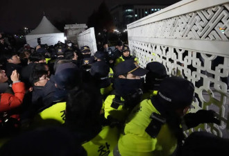尹锡悦的戒严闹剧成国际笑话,等待他的将是什么?
