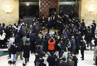 韩国首尔“动荡”一夜，当地华人:半夜能听到直升机声