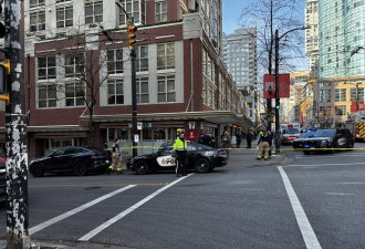 温哥华市中心砍人案，警察开了10枪！嫌犯身亡！