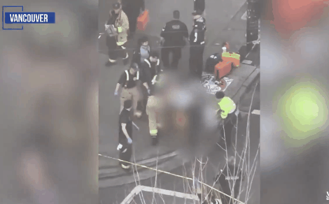 温哥华市中心砍人案，警察开了10枪！嫌犯身亡！