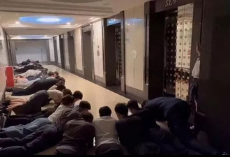 20员工趴地欢迎老板喊“不辱使命” 全网骂翻:牛马打工人