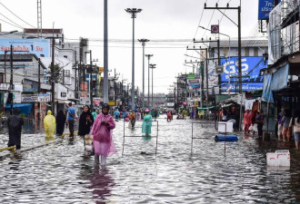泰国南部洪灾已29死 3万多人逃离家园 雨弹还没完