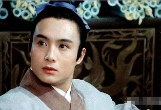 发妻打胎五次他却离开，曾被谢霆锋殴打，现在卖卤味养家