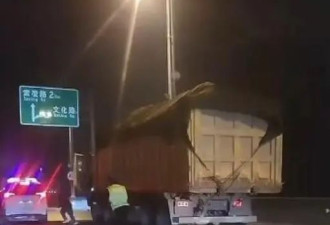 货车司机在高架桥遇检后跳桥？官方：确有此事