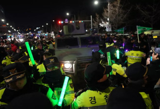 尹锡悦深陷危机：他为何孤注一掷进行政治豪赌？