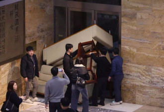 尹锡悦深陷危机：他为何孤注一掷进行政治豪赌？