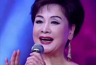 骗了我们62年！78岁李谷一罕见露面，摘假发、卸浓妆后“长这样”
