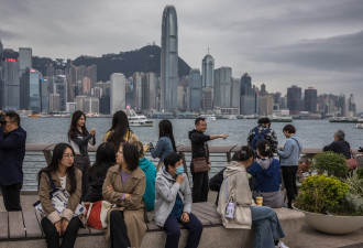 香港两名主要政府官员下台以提升社会与经济效益
