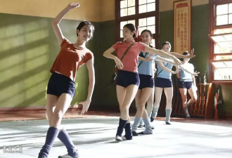 钟楚曦睡衣湿身 范冰冰大显身材?女星难逃男凝?