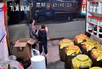 1岁男童在妈妈怀里看完烟花离世,父亲:他患心脏病
