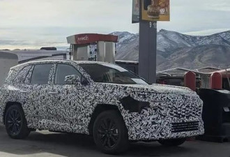 造型更加简约 丰田全新RAV4的谍照曝光