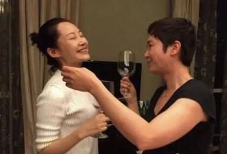 55岁许晴私下聚会“放飞自我”！半百之龄似少女，形象太惊艳