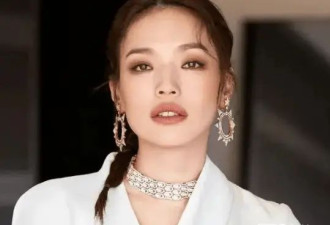 曾是香港“三级片女王”的她，长得比舒淇还美，今52岁却想复出