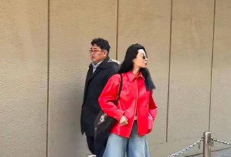 43岁范冰冰日本逛街被拍，穿大红皮衣潮到认不出