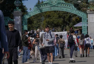 这学校外国人最多 急发通知吁留学生防川普
