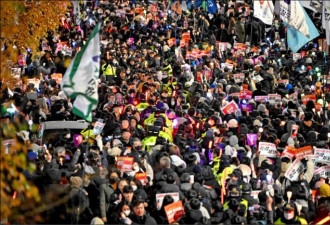 施政满意度剩16% 首尔廿万人上街倒尹
