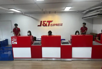 4万泰国快递小哥，在佛像和赛博广告间穿梭
