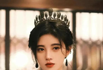 鞠婧祎写真露出事业线大美腿！不是丰乳肥臀也性感火辣