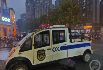 武汉城管无牌执法车撞伤行人被判担责 无牌执法屡见不鲜