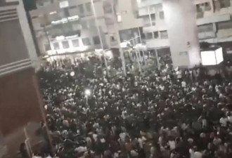 印度女子电影首映礼上遭踩踏身亡，男主角被捕后道歉