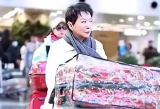 63岁蔡明与倪萍参演节目，老到人变形，医美后遗症已显现