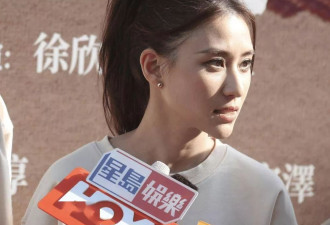 何超莲主演电影首映被问与曾志伟有亲密镜头！她这样说！