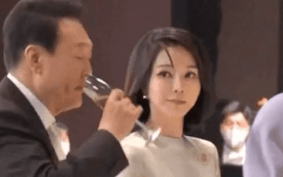 光彩照人的尹夫人 为何夜夜不睡觉