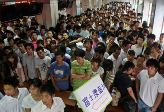 341.6万人 中国"考公"人数创新高背后有什么隐忧